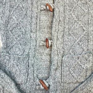 Us Three Sweaters - Chunky Cable Knit Gray Wooden Button Up Sweater Us Three Sweaters - Chunky Cable Knit Gray Wooden Button Up Sweater
